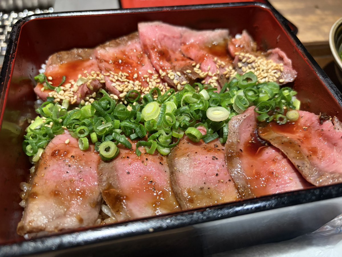 hiramenko11's tweet photo. 今年もたのしく過ごせました。
お肉納め！ https://t.co/AMUBJBhLX4