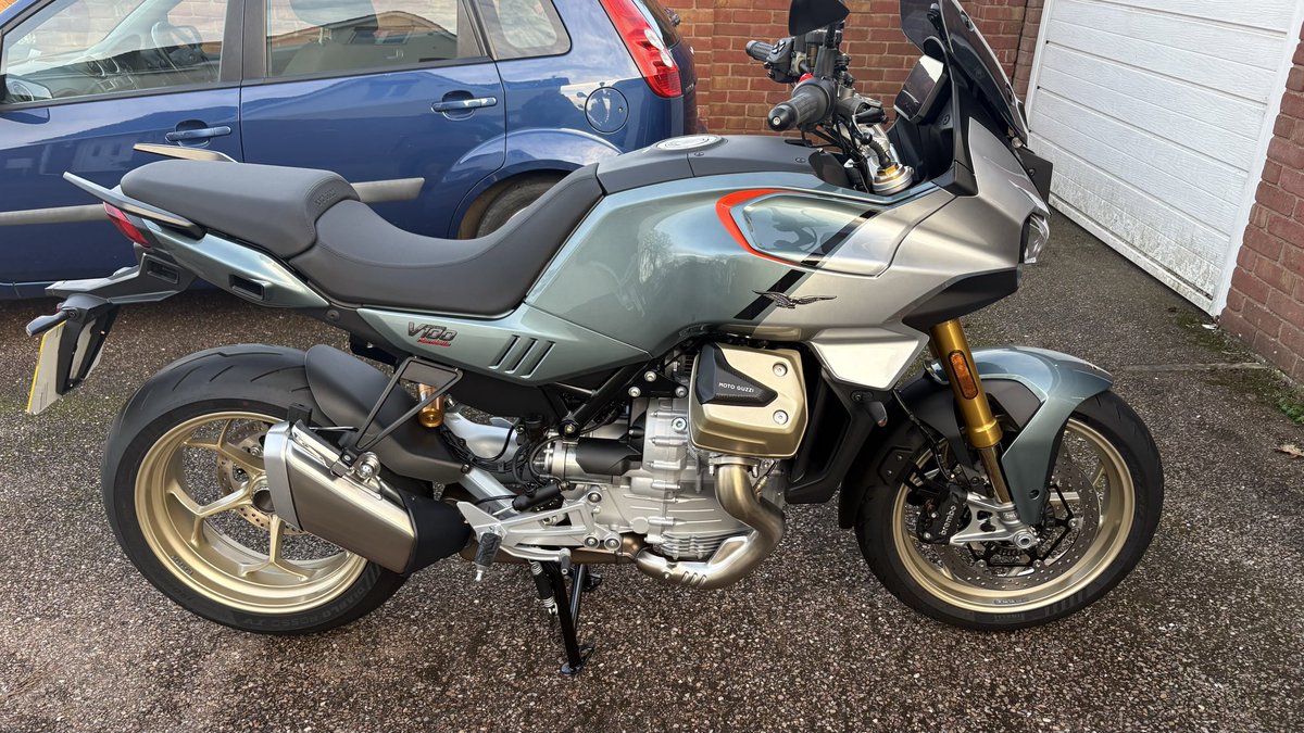 Just had new bike ceramic coated. #mandello #motoguzzi <a href="/MOTOGUZZl/">Moto Guzzi 🇮🇹</a> <a href="/MotoGuzziUK/">Moto Guzzi UK</a>