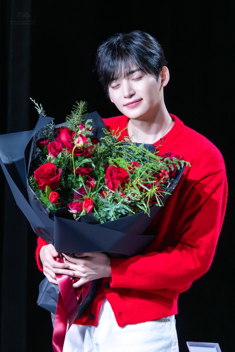 251225 💐 
#크래비티 #정모 #구정모 #CRAVITY #JUNGMO