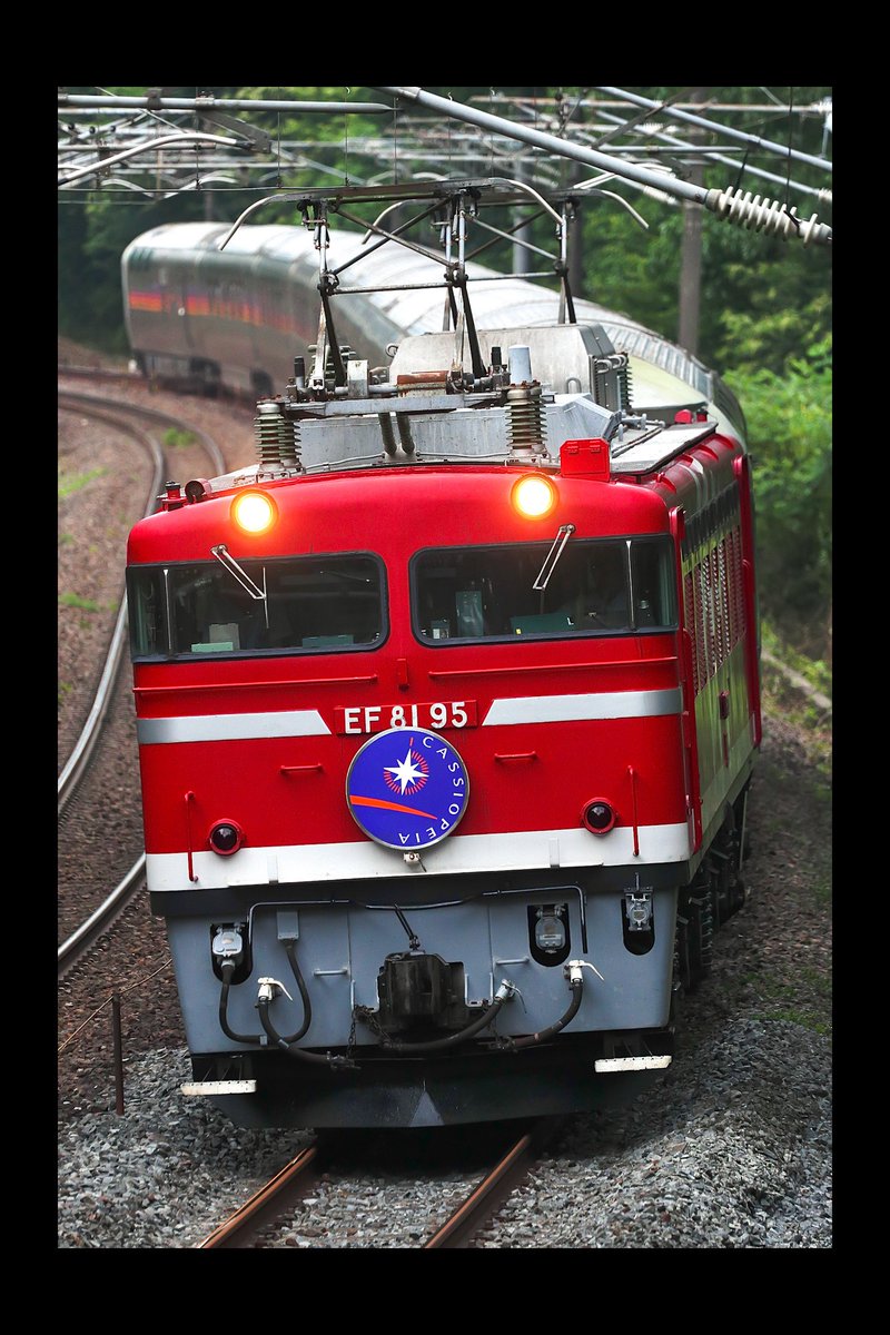 8195_rainbow's tweet photo. 今年は何と言っても東日本の国鉄型電気機関車やカシオペアの終焉など、大激動の一年でした。
95を見届けて以降カメラ握ってませんが来年もまた線路際でお会いしましょう。
皆様良いお年をお迎えください。

#2025年を写真4枚で振り返る https://t.co/S6oW9CyHS5