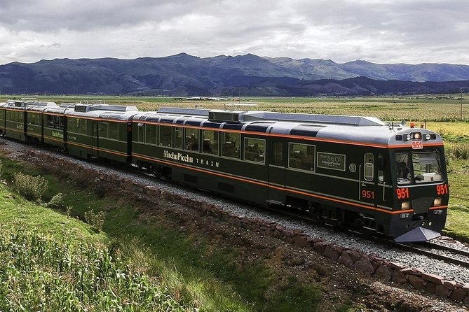 FE9E1VgEZQatCw6's tweet photo. 【⚠️マチュピチュ列車事故】
日本人2名負傷の模様🤕
マチュピチュへ行くための列車は
ペルーレイルの他にインカレイル もあり
事故を起こしたのは
｢360度マチュピチュ列車｣という
開放展望デッキを持つ観光列車
#インカレイル #INCARAIL
#現場猫線🐱年始のご旅行ご安全に!

https://t.co/fHX38CSLj1 https://t.co/tM7KiuTUz9
