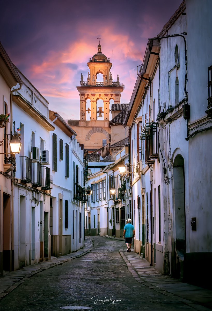 🗣️Calles de Córdoba con #HistoriaArteyCultura que enamora : Montero 

📸 Juan Luis Seco 🎶 Nacho Abril 🔲 Manuel Montalvo 📹 facebook.com/share/v/1FYzt4…

#cordoba #cordobaesp #mimaacordoba #nonina