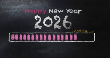 Evet...

İnsanlık tarih boyunca zamanı hep çizgisel bir yol sanmıştır;oysa zaman,içine düştüğümüz bir kuyudur.2026 yılına girerken aslında sadece takvim yapraklarını değiştirmiyoruz;bizler,hakikatin iyice buharlaştığı,Baudrillard’ın kulaklarını çınlatırcasına "gerçekten daha