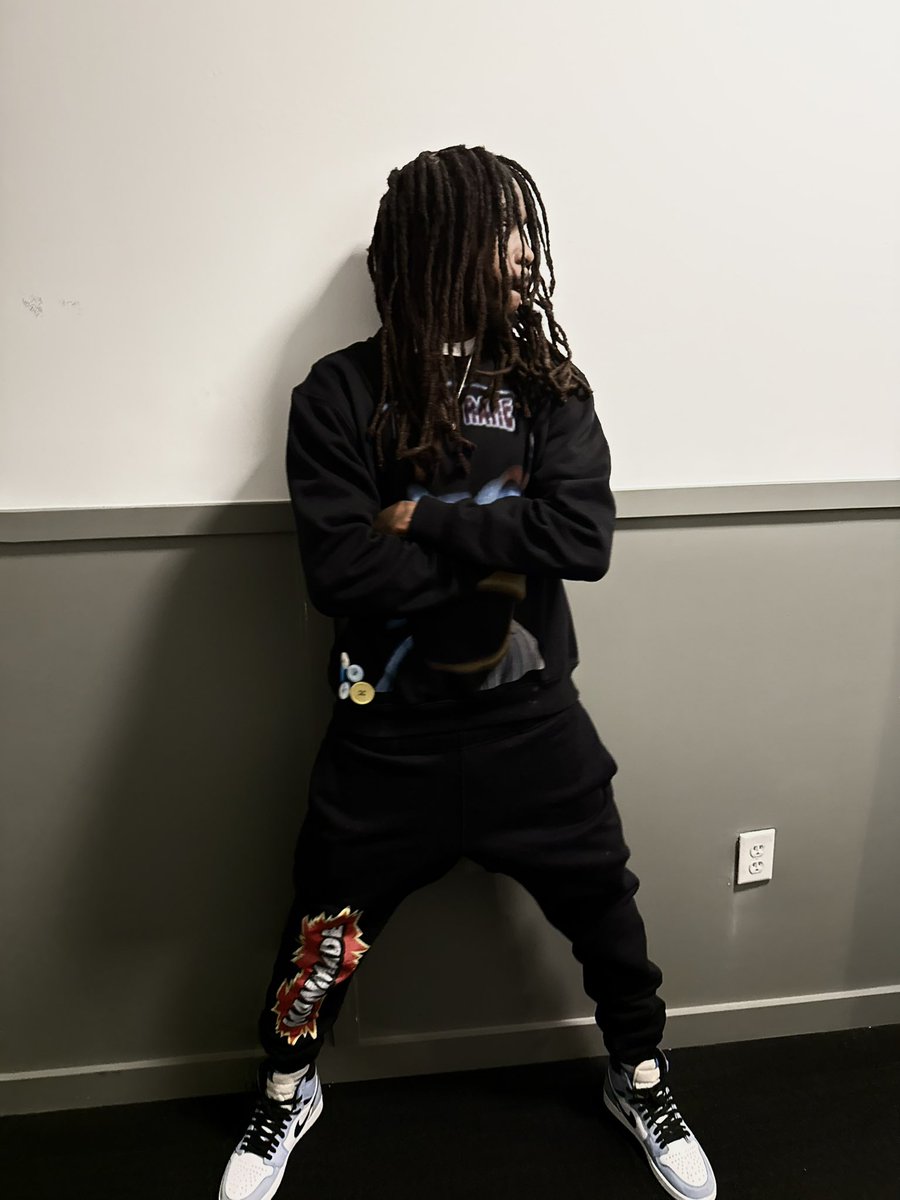 rixh3's tweet image. III