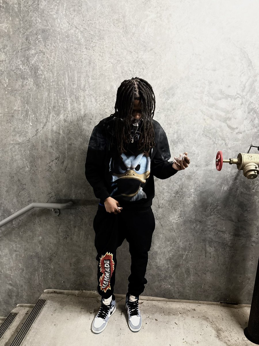 rixh3's tweet image. III