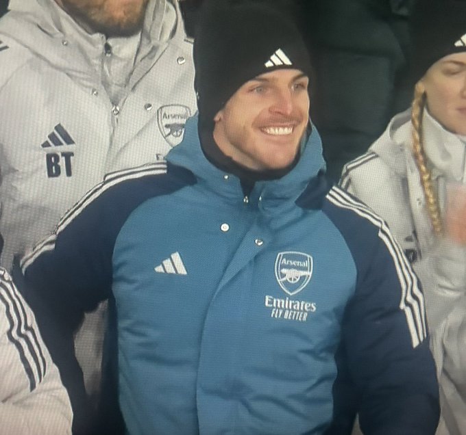 afcnevers_'s tweet image. Look at him 😂🥹😭.
Bro wanted to be involved so much in the cooking.