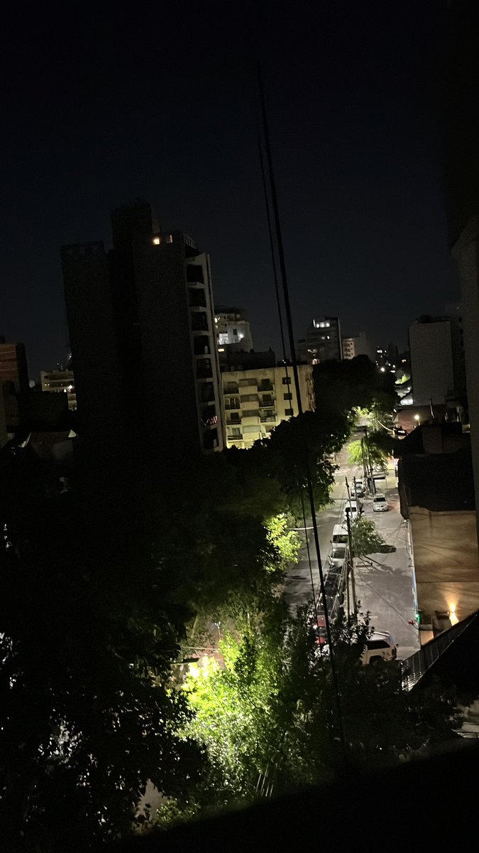 Se restableció el servicio eléctrico en Remedios de Escalada. Volvió la luz!