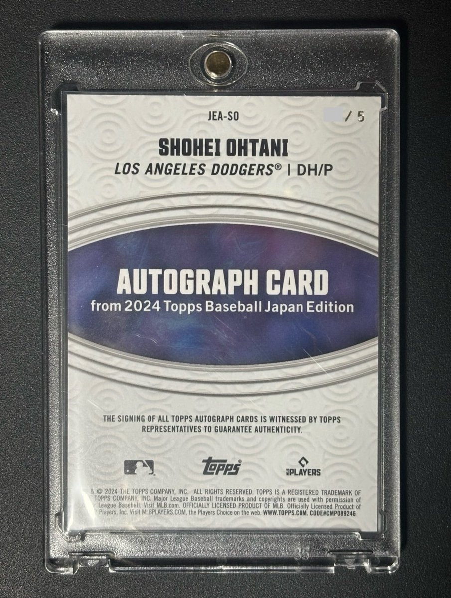 TakuyaSOJ's tweet photo. 25年振り返り。

1位: 2024 Topps Baseball Japan Edition Auto Red /5
大谷翔平

日本限定版Auto。
コンビニで2パックつまんだものからのコンビニドリーム！
2018年から少しづつコレクションしてきましたが、まさかコンビニで これが引けるとは 笑

#自引きランキング 
#topps
#toppsjapan https://t.co/0atKSAVGZF