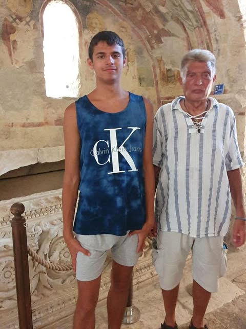 Zamolio bih vas kao otac,ako možete da podelite objavu za lečenje mog sina Nikole.    
161 na 2407 za Nikolu.