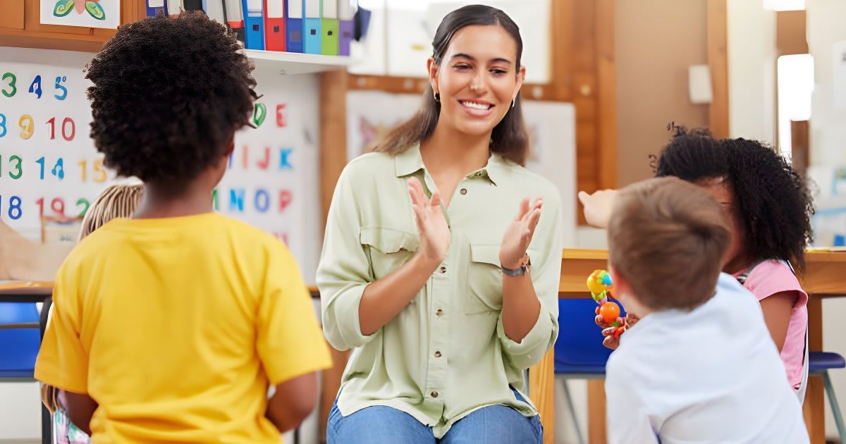 ESL songs for kids😍 
This week "Past irregular verbs song"
Song theme: Saying the present and past forms of irregular verbs. 

A song with a really catchy tune practicing the present and past forms of irregular verbs. 
eslkidstuff.com/esl-songs-for-…