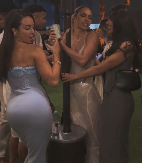 Miss Hot Mess. tweet media