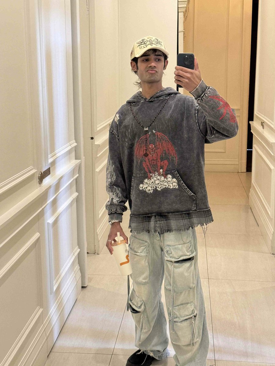 mleomp's tweet image. Me x how I draw myself