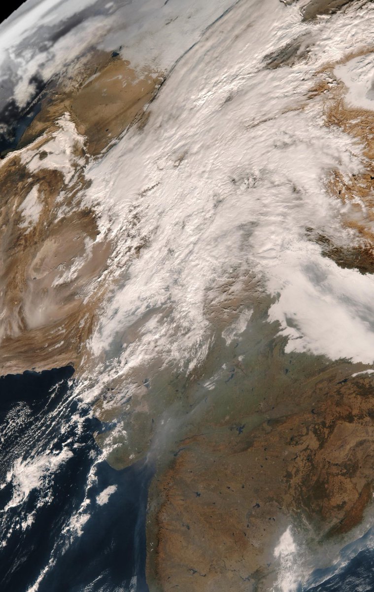 shetty_athreya's tweet image. Finally an active #WesternDisturbance affecting NW Bharat and adjoining Plains this #NewYear as forecasted a week ago!

#ColdFront tail to give Cloudier skies and light unseasonal showers for Kutch and Saurashtra, north Guj for next 24 hrs 🌦️#GujaratRains