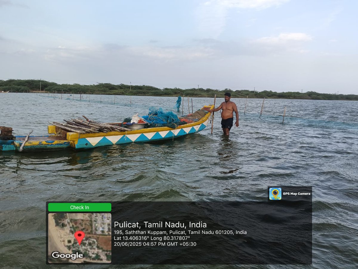 NSFDC_MOSJE's tweet photo. Shri Babu, a fisherman from Pazhaverkadu (TN), doubled his income from ₹10,000 to ₹20,000/month with support from #TAHDCO & #NSFDC. A ₹1 lakh loan and ₹50,000 subsidy helped him buy his own boat and secure his family’s future. @MSJEGOI @PIB_India @Drvirendrakum13 @mygovindia https://t.co/0fA5XFTuWa