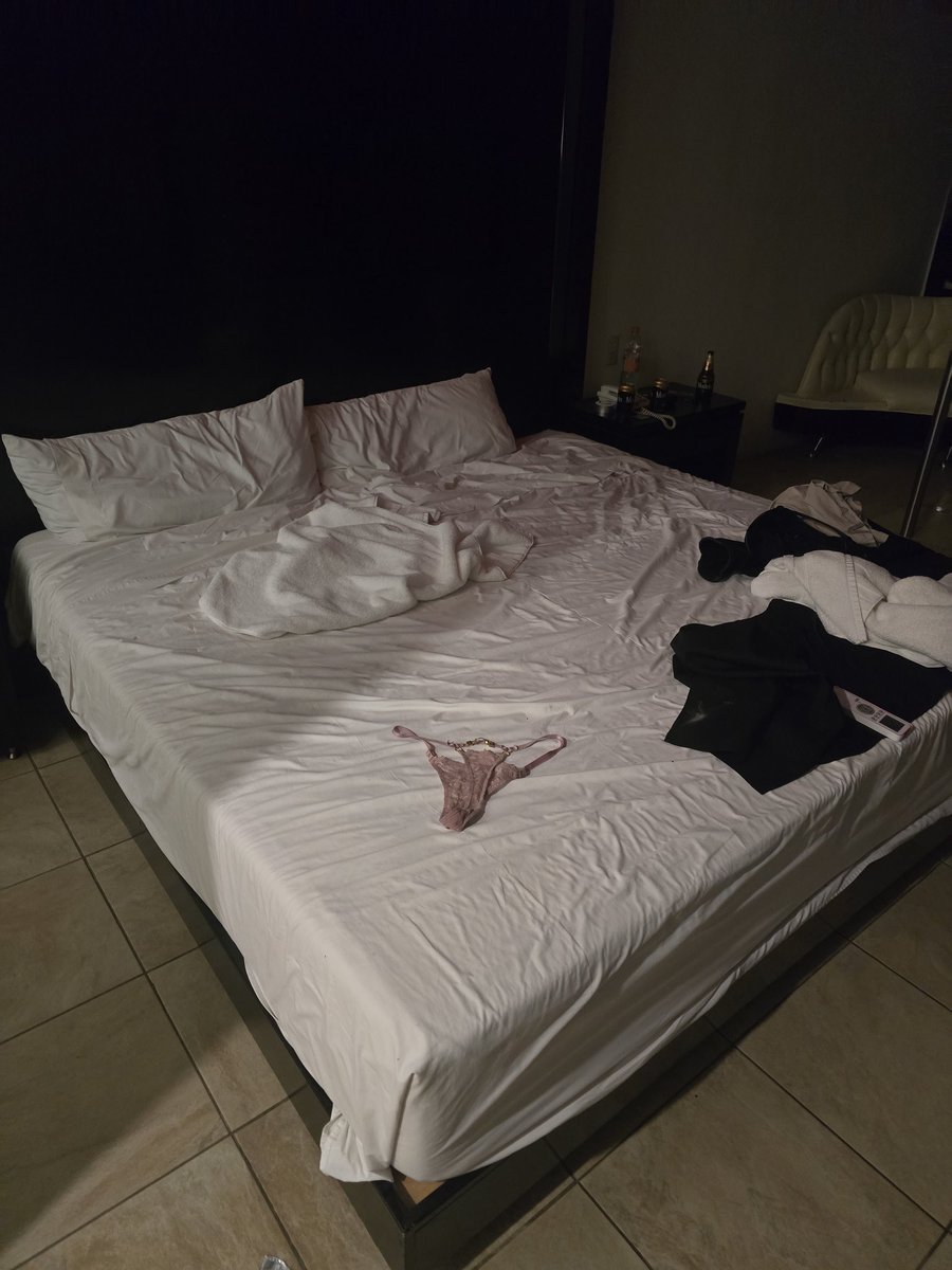 Hoy toco conocer a <a href="/feoyfea6969/">feoyfea6969</a> fea, contrario a su nombre, super guapa, sensual y cachonda, desde que bajo del carro unos tacones que me hizo arder 😏 y feo a toda madre, alivianado y buen compa, ambos una super parejita de esas con las que da gusto compartir mas allá del sexo😈