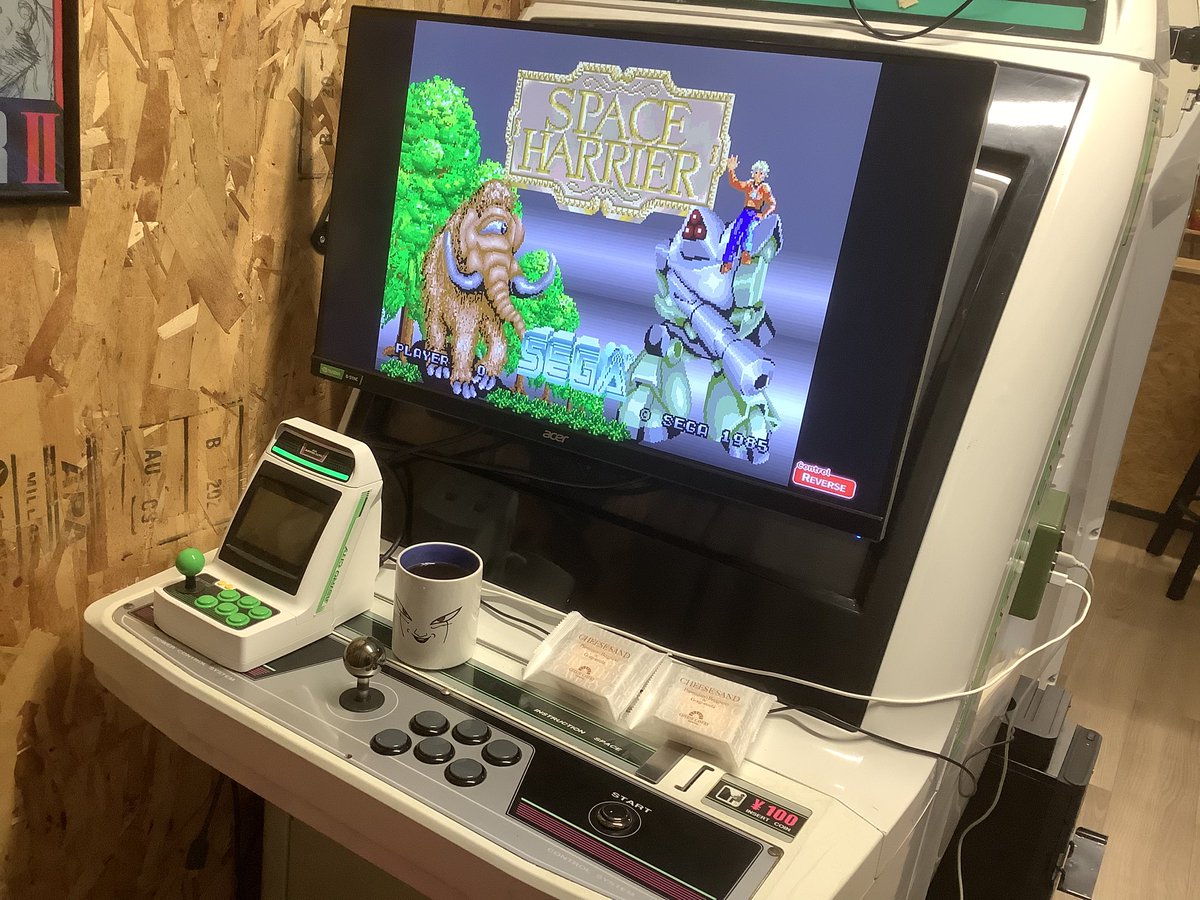 今日も飲んでるし連休に入ってから毎日昼から飲んでしまうので肝臓休めにコーヒーブレイク
アストロシティでアストロシティミニを遊ぶのだ