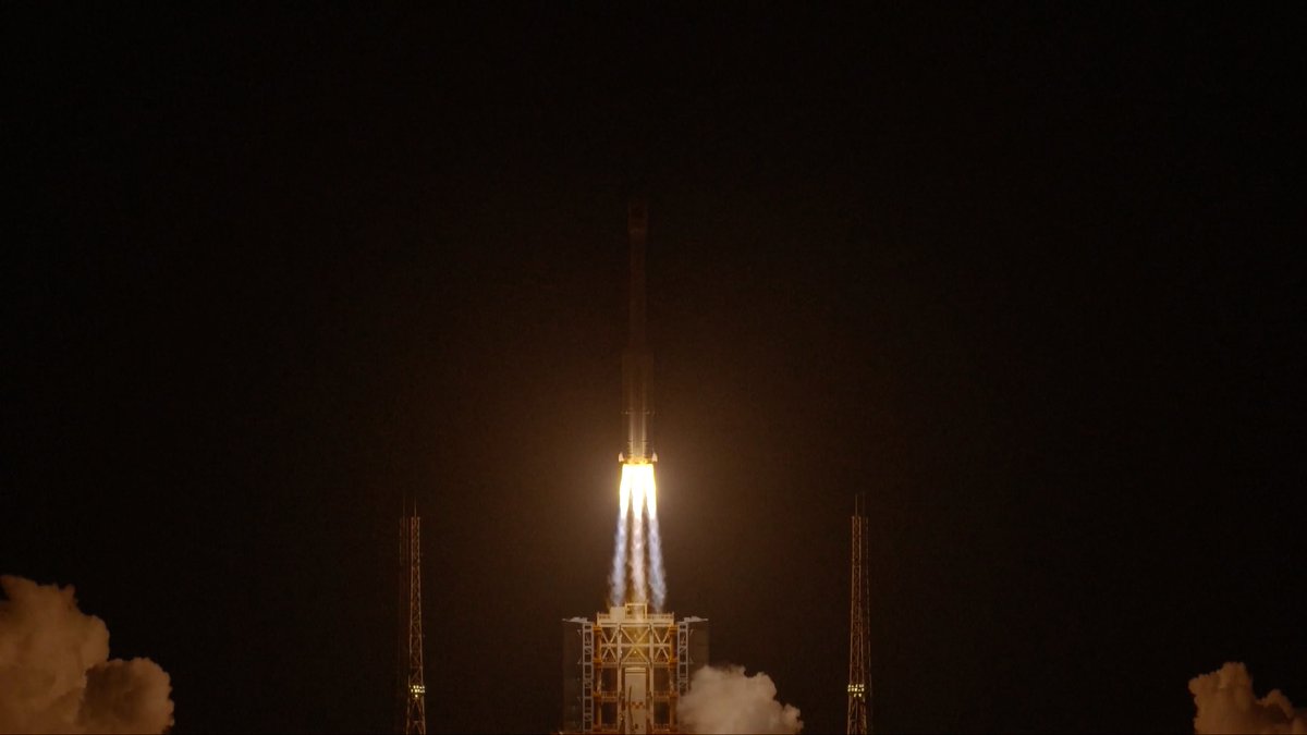 China ha completado el último lanzamiento del año con el despegue de un Long March 7A llevando el satélite Shijian-29-A/B a órbita geoestacionaria.
Con esto la humanidad termina 2025 con un nuevo récord de 323 lanzamientos espaciales superando ampliamente los 251 de 2024.
🤯🤯🤯