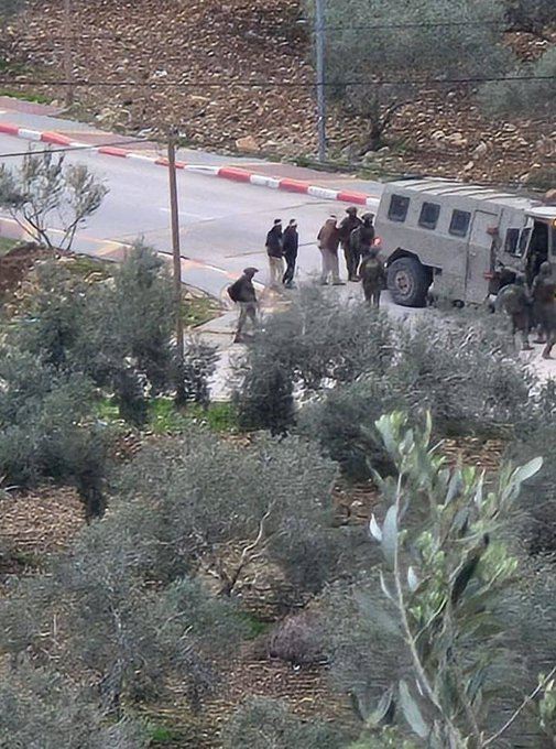 palinfoen's tweet image. Israeli occupation forces carry out a detention campaign in the town of Jaba, south of Jenin, the occupied West Bank, during an ongoing raid since last night.

#ChristmasEve
 #Christmas2025 
#ChristmasWishes