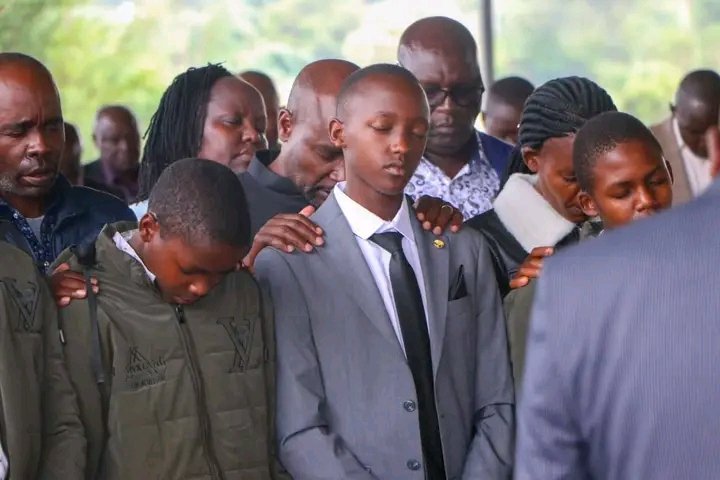 am_tengecha's tweet photo. A whole Governor Bomet county could just afford to buy a suit for his son akawachana na  mabagules wake enyewe poverty is a disability. https://t.co/UrWIX0Ngs0