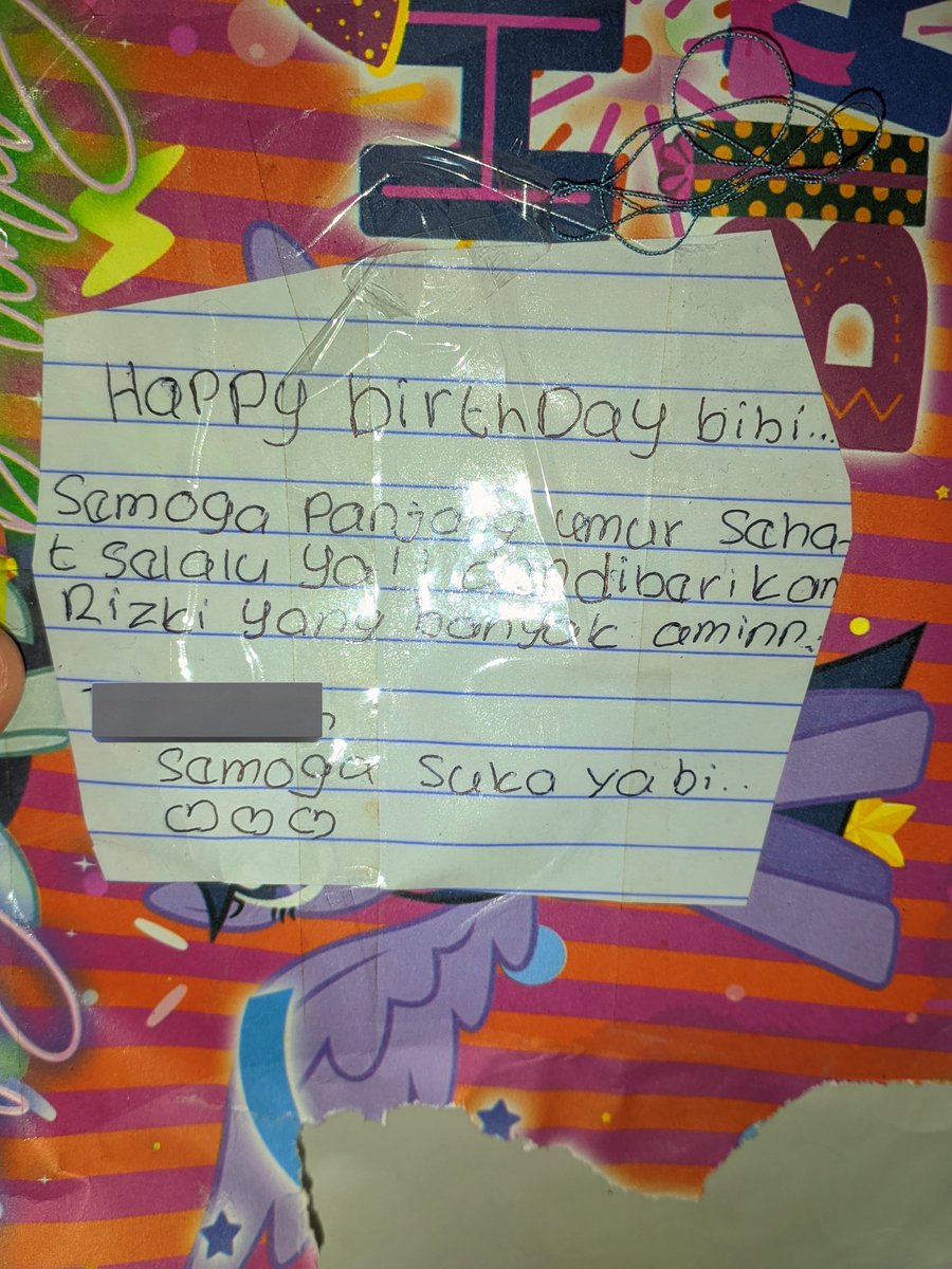 ideuntify's tweet image. Gue baru aja mau tidur siang, eh ponakan-ponakan gue kasih surprise wkwkwkwk GEMES BANGET... Terima kasih kesayanganku semuanya &amp;lt;3 kuenya gak sempet foto udah keburu disantap rame-rame 🤣🤣