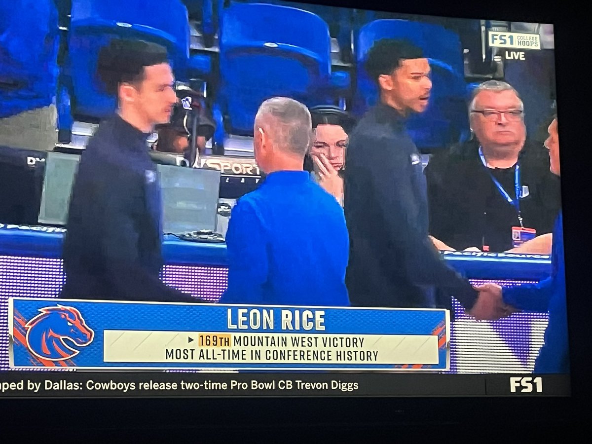 StatueLeft's tweet image. Fisher had 386 wins at sdsu