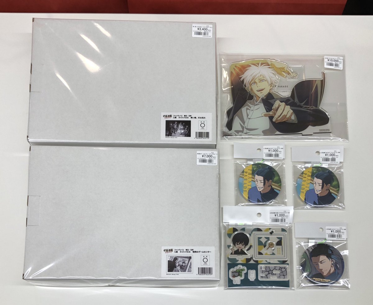 呪術廻戦のグッズ入荷しました‼️ 画像1枚目、 五条悟 アクリル