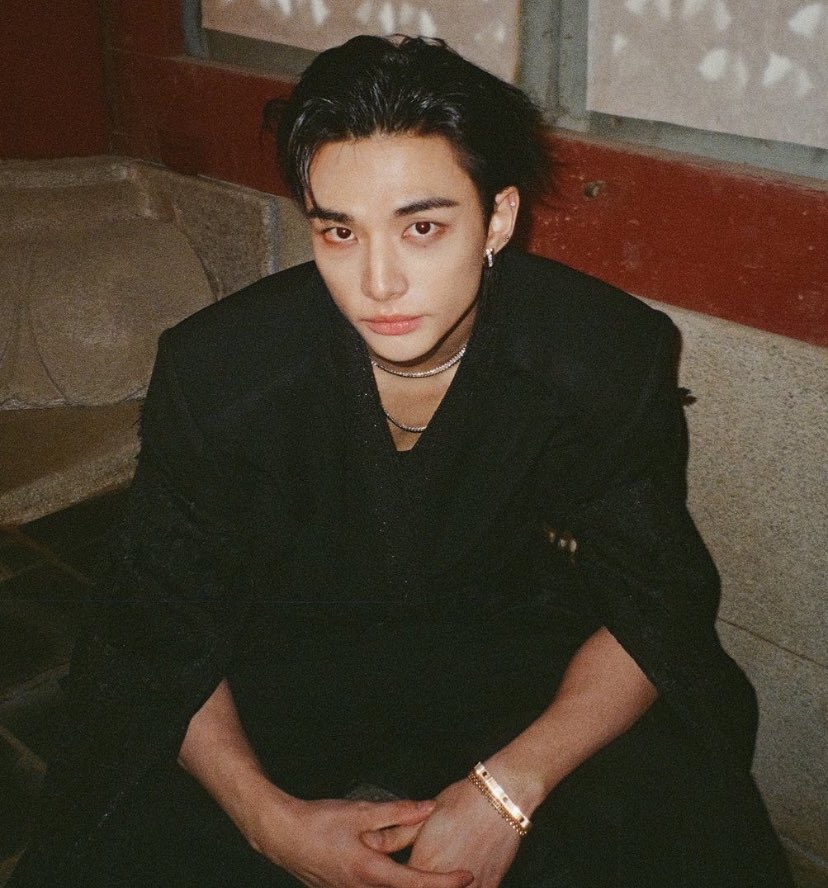 vickyevans0905's tweet photo. Hyunjin is so handsome https://t.co/IA7K9oolIk