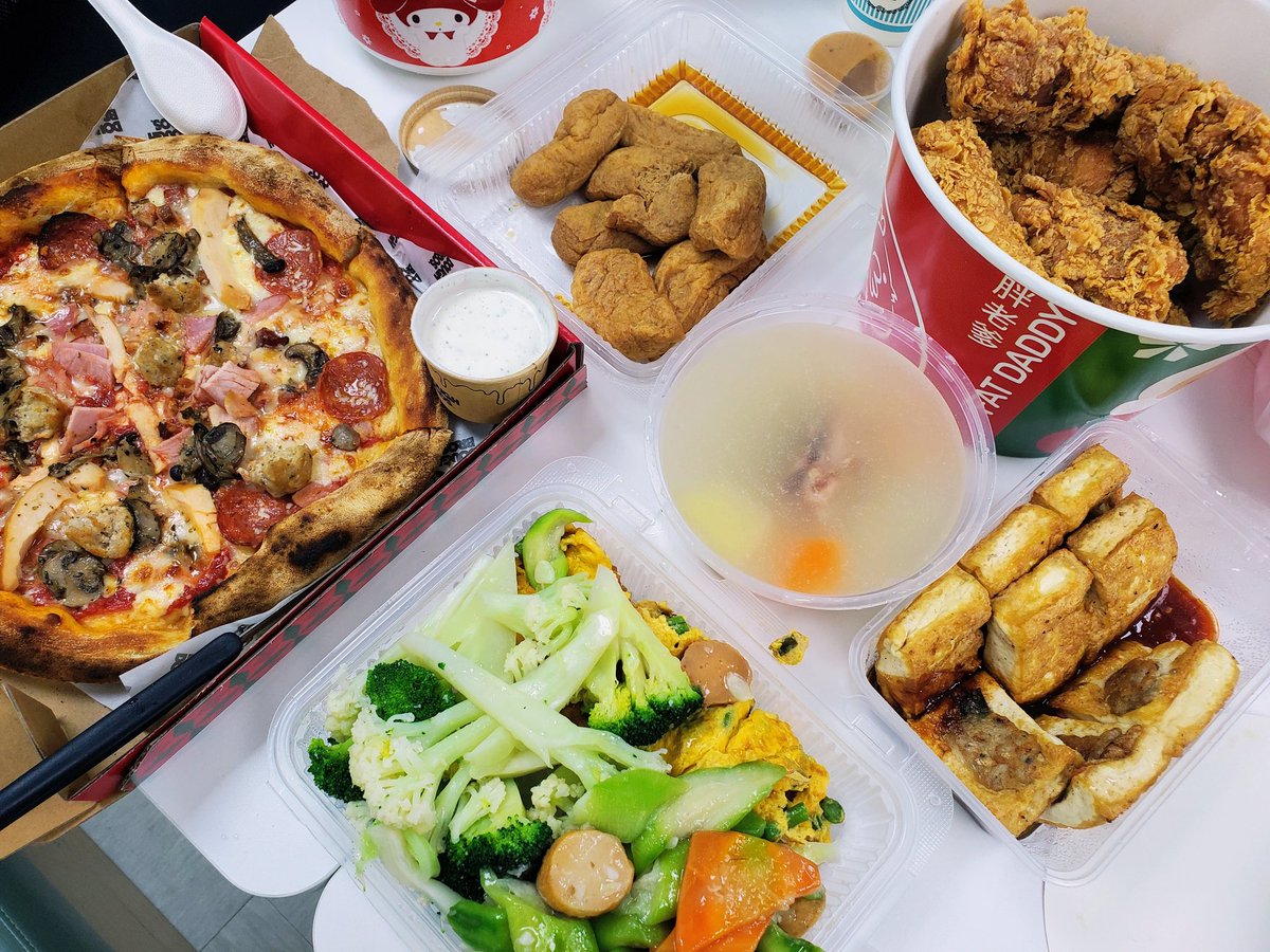 2025年最後一個工作日，午餐吃得比較豐富😋😋又可以提早2小時放工，晚餐後就出發去機場，開心😊