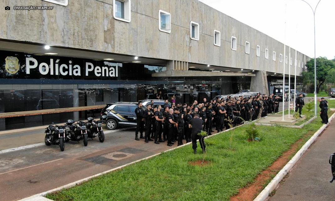PDNewsBR's tweet image. GDF nomeia 172 novos policiais penais para o sistema penitenciário

politicadistrital.com.br/gdf-nomeia-172…

#IBANEISROCHA #NOMEAçãO #POLíCIAPENAL #SEAPEDF #SEGURANçAPúBLICA