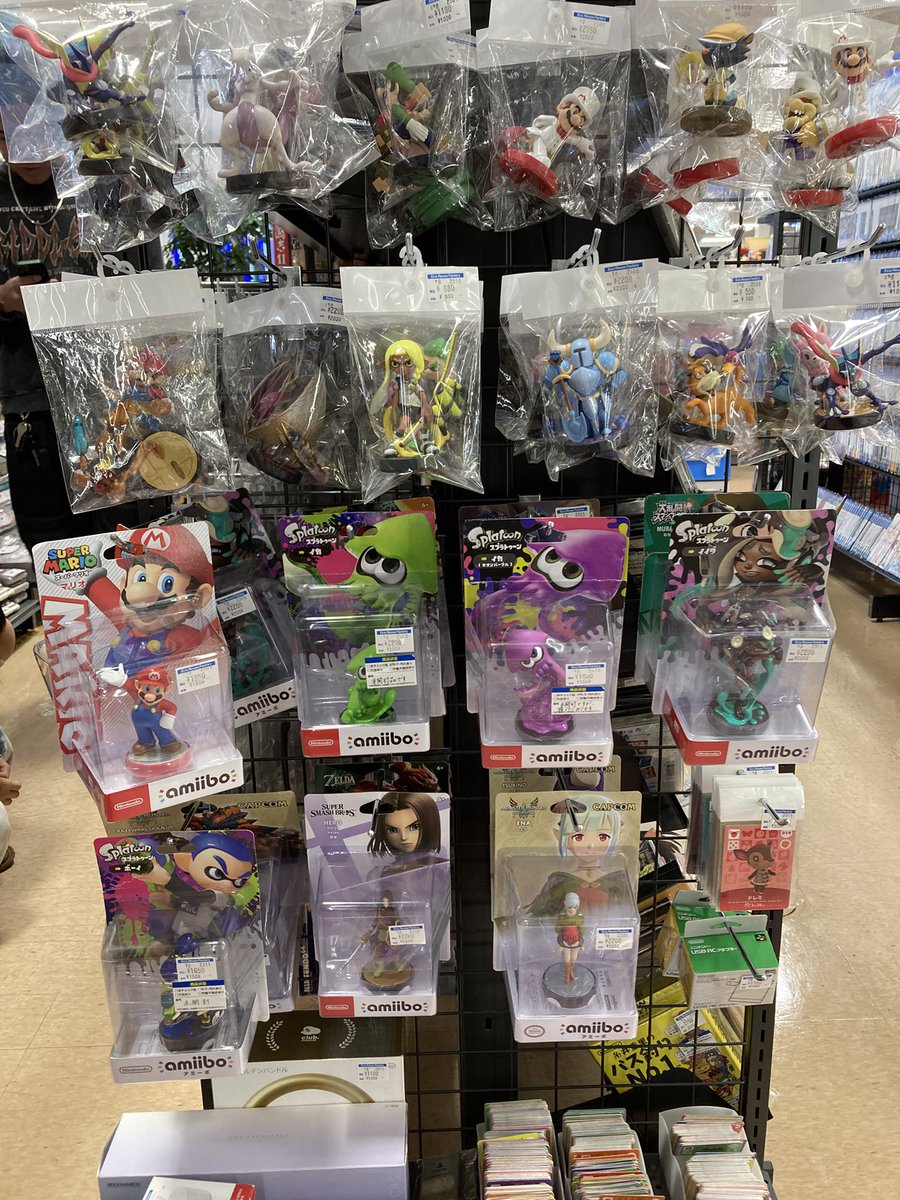 こんにちは 当店ではamiiboの取り扱いを行っております。 是非、当店に