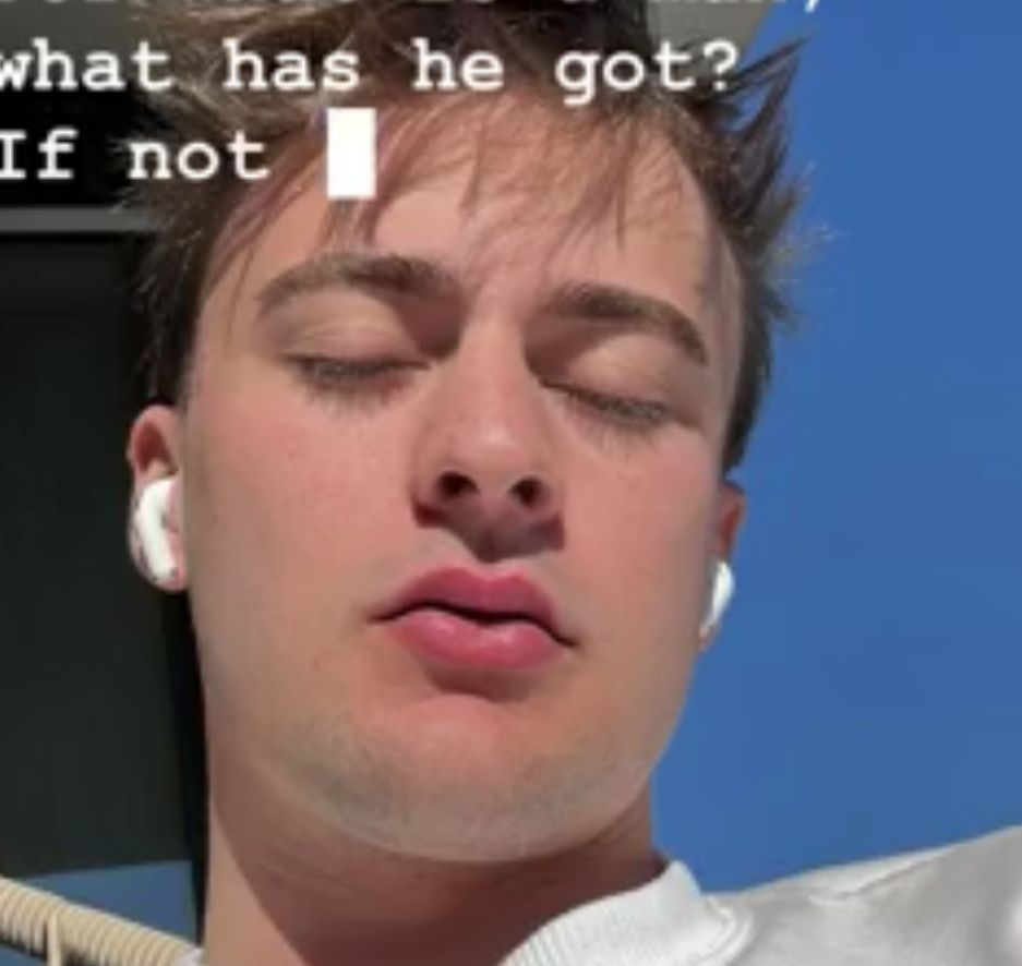 tanniesblossom's tweet image. poco a poco moski va perdiendo sus rasgos adolescentes