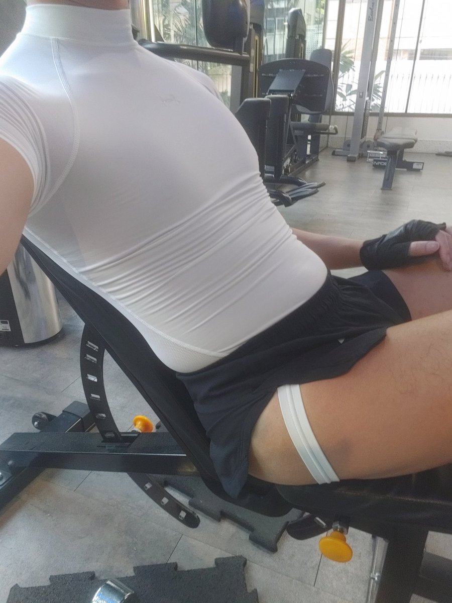 L4Luka's tweet photo. 淫gym裝束=緊身上衣+超短跑褲+後空

#健身室 #剃毛 #無毛 #無毛屌 #無毛穴 #無毛腋 #shaved #jockstrap #後空 #短跑褲 https://t.co/MaY1310qNb