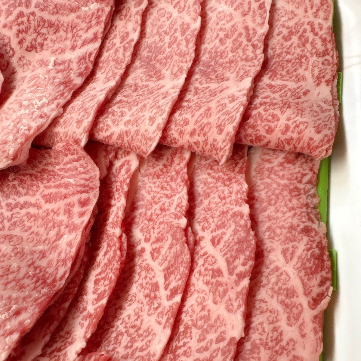 ＼和牛肉たくさんあります／

山形牛トウガラシ100g800円↓↓写真左側
山形牛肩三角100g800円
↓↓写真右側
山形牛もも肉100g750円
山形牛ウワミスジ100g680円

和牛こま肉100g480円

すき焼き、焼き肉用など

和牛スネ肉が
真空パックで500g位１つ

シチューなど煮込み用