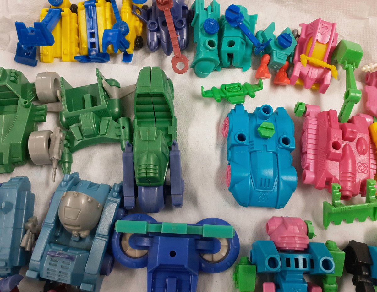 整形色違いである程度分けられるのがジョイントロボの利点、か
しかしいまいちどの辺りのシリーズかわからんのもあるのでしょうか識者の方の見解求みます
#ジョイントロボ
#識者求ム