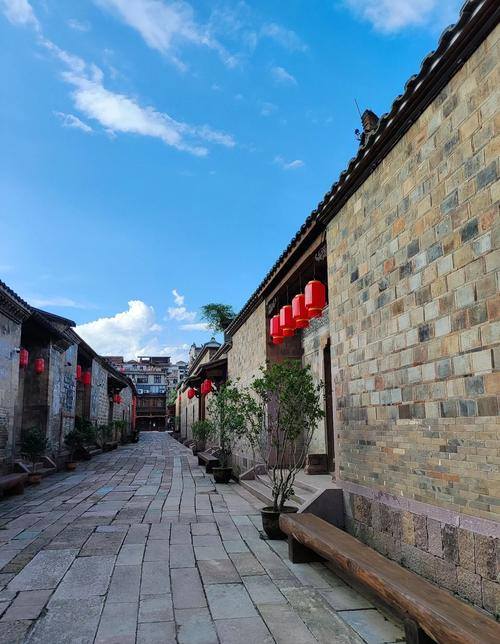 HolaSanming's tweet image. ❤️ Taining, Fujian, is known as an "ancient town of the Han and Tangdynasties and a famous city of the Song dynasty." With the New Year's holiday approaching, why not come and have a wonderful time in Taining, Fujian? 🥳
#NewYearsHoliday #Taining #Sanming #RefreshingFujian