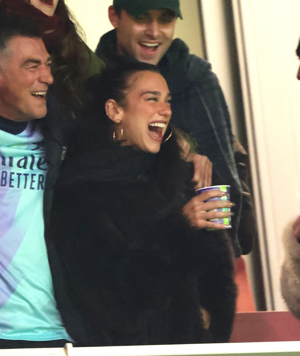 aloe14aloe's tweet image. dua lipa at the emirates last night🥳