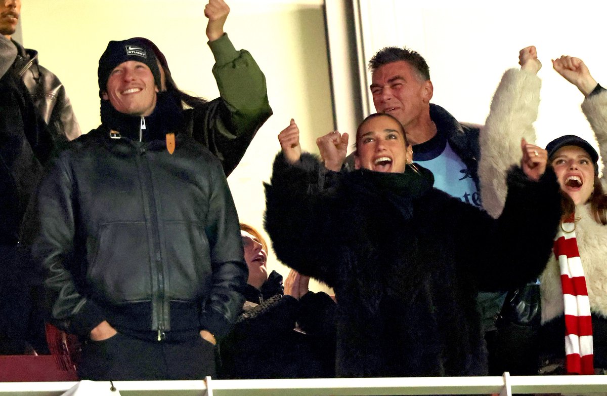 aloe14aloe's tweet image. dua lipa at the emirates last night🥳