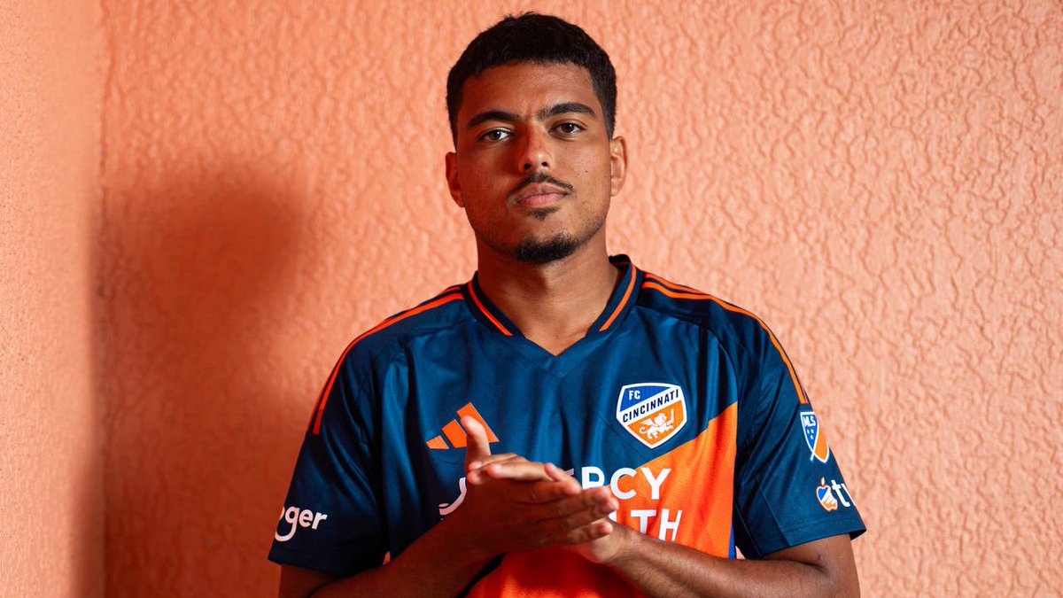 إيفاندر (سينسيناتي): 

"كلنا نحتاج إلى صديق مثل ميسي، لم يكن ليسمح لـ ألبا وبوسكيتس بأن يُنهيا الموسم ومسيرتهما دون ألقاب.

ميسي يكون دائمًا داخل الملعب، لكن لا أحد يعرف أين يتمركز، وفجأة يمسك بالكرة ويحوّل أي فرصة صغيرة إلى فرصة كبيرة."