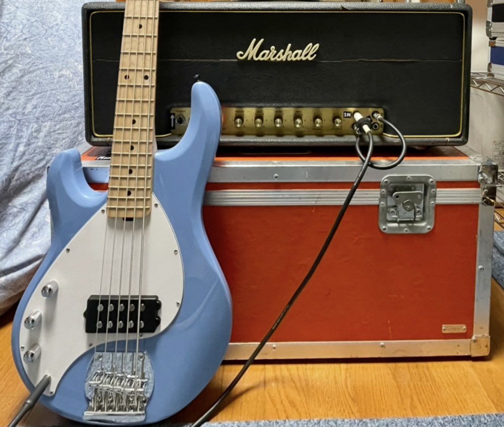 goro_murata's tweet image. 本日はこの組み合わせ〜♪

やっぱり良いですなぁ。マーシャル先輩の音は✨

ベースの音もオープンなミュージックマンな音で良き◎

#marshall #marshallJMPsuperbass #marshallJMP #vintagemarshall #マーシャル #マーシャルのある生活 #5stringbass #leftybass #bass #musicman #sterling #stingray5