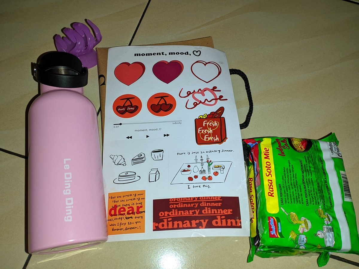 ideuntify's tweet image. Hadiah gemes lagi dari cayangku 🥺 cantikkk banget warna tumblernyaa, SUKAAAAA SEKALI! Lucunya dikasih stiker juga :3 xixi, lebih gak ekspek ITU JEDAI SAMA EMIHNYA 😭😭 WKWKWK THANK YOU SO MUUUCCCH, MY LOML &amp;lt;3 ME LOFYU SOMAAAYY