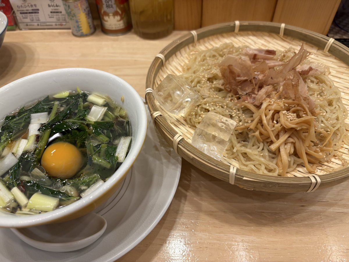 cvalda0131's tweet photo. 今年もたくさんいただきました🍜

スタンプラリーの戦利品と
ムタヒロ限定のお気に入りを載せます😊

今年もありがとうございました♪ https://t.co/G9xVTTxz2J