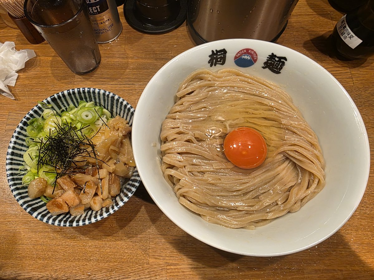 WILLE_MH's tweet photo. スキーの練習した後ノリで長野から大阪行ってきました笑笑 https://t.co/NTXPd8dhed