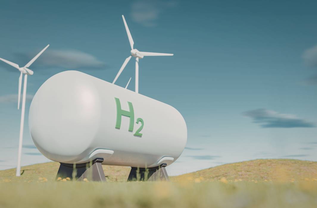 باستثمارات 64 مليار دولار.. مصر تتربع على عرش "الهيدروجين الأخضر" إقليمياً بـ 38 مشروعاً عملاقاً

وقعت مصر أكثر من 30 مذكرة تفاهم في قطاع الهيدروجين الأخضر، جرى تفعيل 14 منها وتحويل 12 إلى اتفاقيات ملزمة، وذلك ضمن خطة استراتيجية تستهدف إنتاج 18 مليون طن سنوياً بحلول العقد المق...