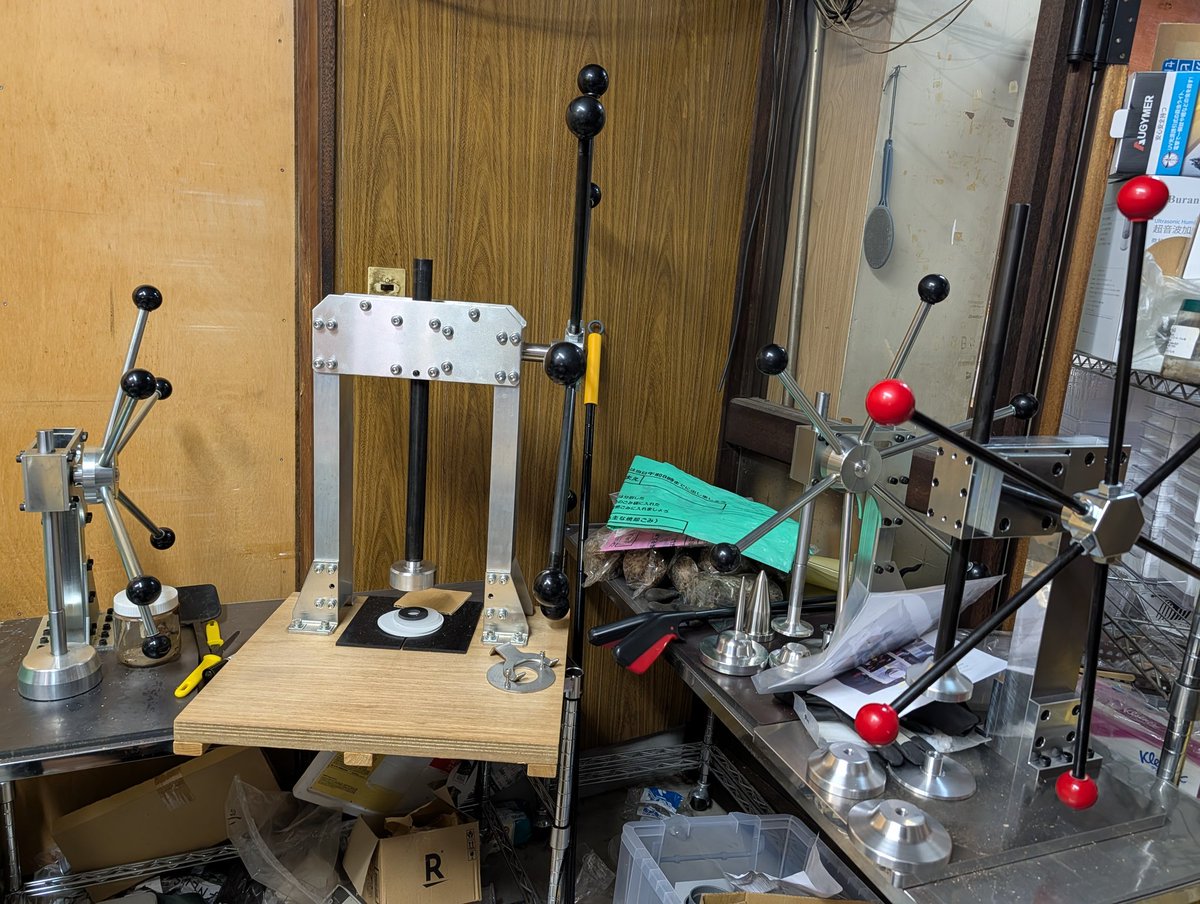 開封してなかった菌糸プレス機たちを開封
並べてみたw

さて、RIZIN見よ

#菌糸プレス機　#クワガタ　#頭おかしい