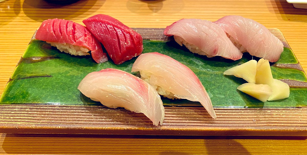 2025年。終わります。
「終夜」では、ふみ。
「夏の嘘×2」では、ゆりえ。
どちらも大好きな役です。右向きがち。
お芝居で、日々の生活で、関わってくださったみなさま、お世話になりました。ありがとうございます。
来年もたくさんお寿司食べられますようにっ🍣