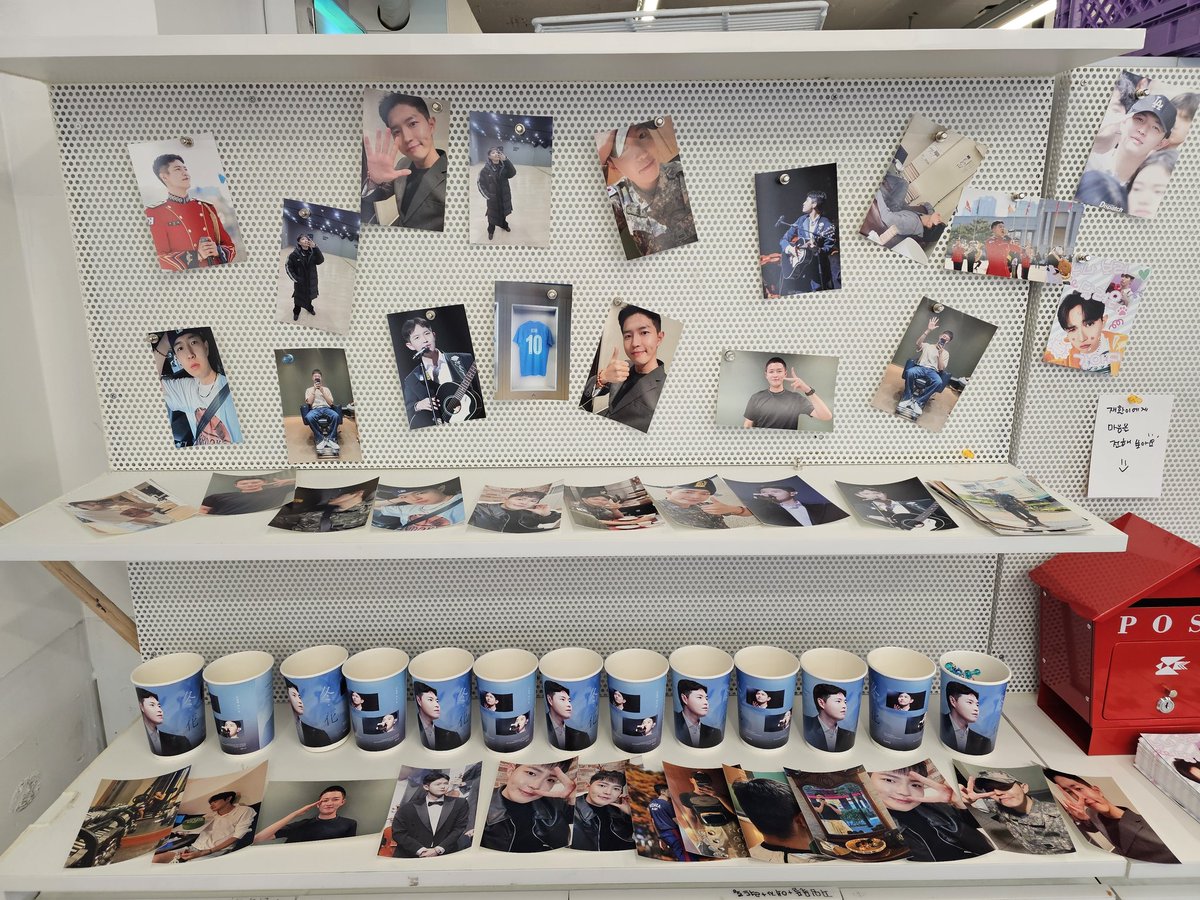 재환이 전역카페도 다녀왔어요❣️
카페 광고 등 준비해주시고 같이 재환이 기다려준 윈드들 모두 고마워요🥹
#김재환
#국방부짼_윈드곁으로 
#WelcomeBack_Jaehwan