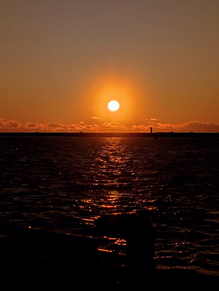 nick_trigger11's tweet image. 今年1年間お疲れ様でした(*^^*)
では良いお年を(o・・o)/
 #イマソラ
 #スマホ写真