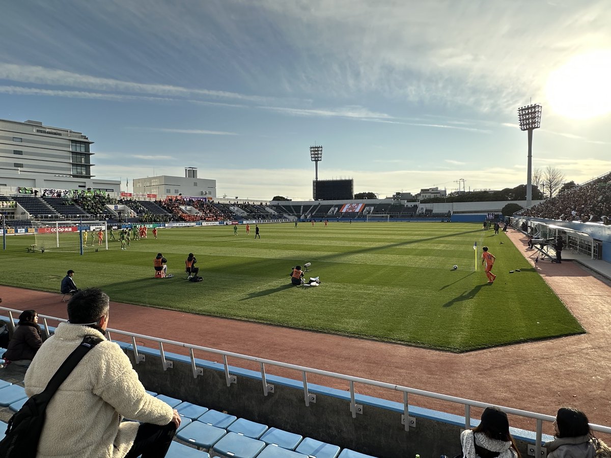 luha4580's tweet photo. 毎年1試合は観たいと思いつつ来てなかった高校サッカー https://t.co/HjEo2wYd9o