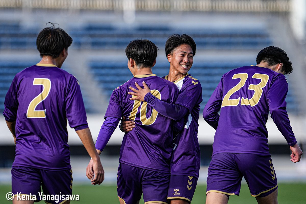 SoccerKingJP's tweet photo. ⚽️試合結果🏫
前回得点王の三鴨奏太が2得点2アシスト！谷口昊成はハット達成…堀越が大量9発完封で3回戦へ
https://t.co/VGAdBqaYdX

🗣️編集部より
「2回戦からの登場となった堀越が大量9得点で快勝スタート。3回戦は鹿島学園（茨城）と対戦します」 https://t.co/Sk7xYHZAty