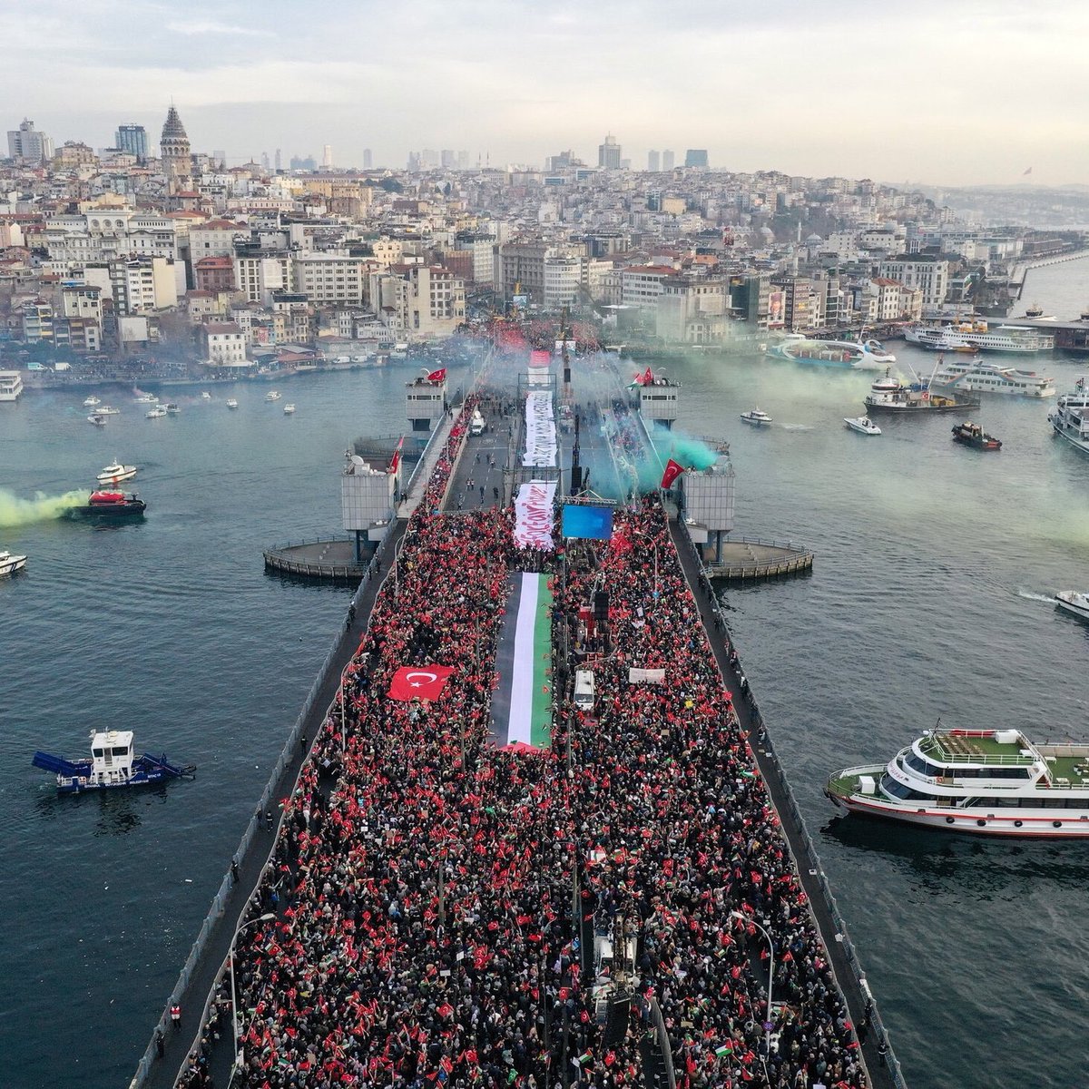 asayisberkemal0's tweet photo. Yarın sabah Galata Köprüsü'nde Filistin'e destek yürüyüşü düzenlenecek. https://t.co/eL3OxntKYQ